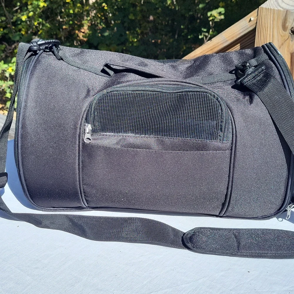 4 side tear-resistant breathable mesh cat or small dog carrier, black, padded